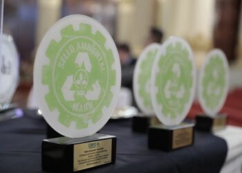 Reconocen a empresas con el sello ambiental. /Foto: Noé Pérez