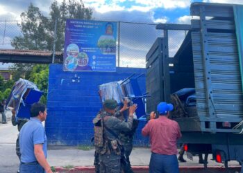 Entregan 28 mil 197 escritorios en 14 departamentos