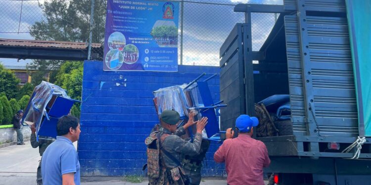 Entregan 28 mil 197 escritorios en 14 departamentos