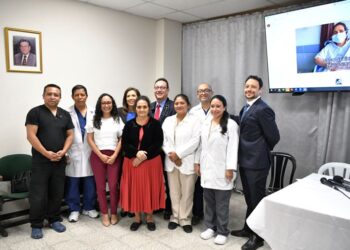 Unicar presenta caso exitoso de reemplazo de válvula aórtica por catéter