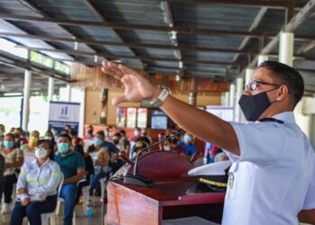 Los aspirantes a marinos mercantes tienen una formación en el Comando Naval del Caribe, a través de la Escuela Naval de Guatemala.