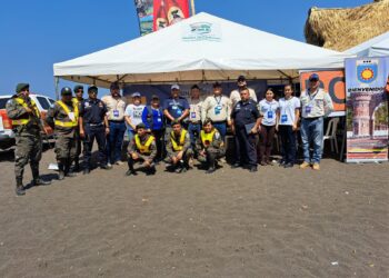 Campamento de Sinaprese ofrece apoyo a visitantes en Monterrico