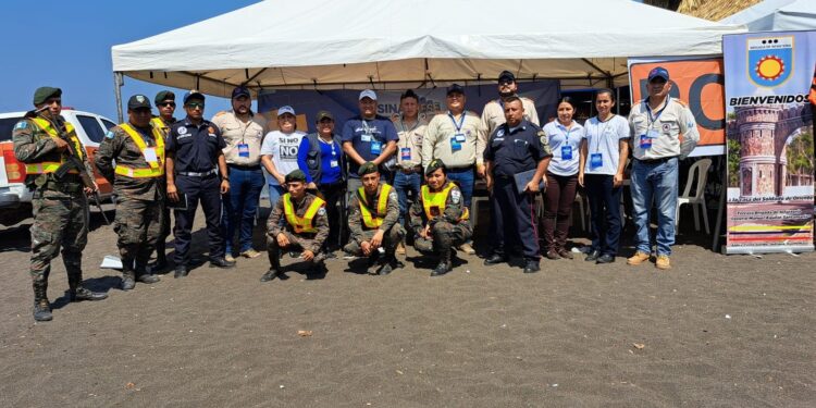 Campamento de Sinaprese ofrece apoyo a visitantes en Monterrico