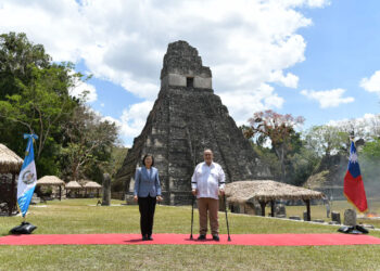 Presidenta de la República de China (Taiwán) visita parque nacional Tikal