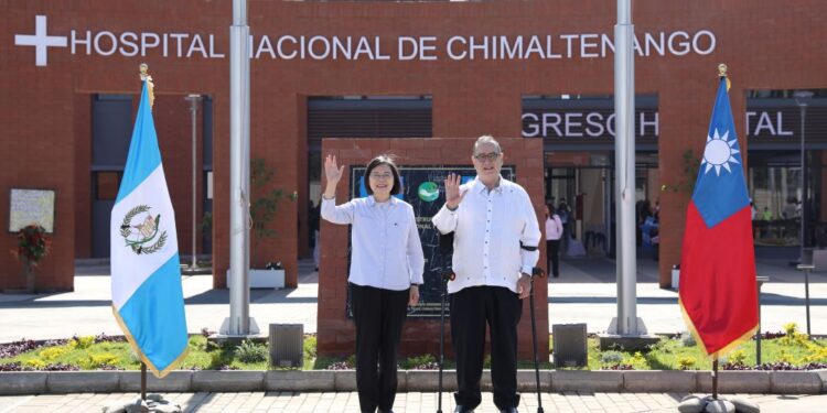 Presidenta de República de China (Taiwán) visita Hospital Nacional de Chimaltenango