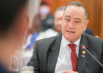 Presidente de Guatemala es recibido con honores en República de China (Taiwán)