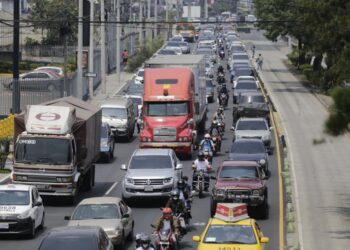 Restringen circulación de transporte pesado por Semana Santa