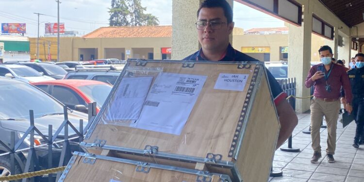 Coordinan el envío de más de 17 mil cartillas a consulados en el exterior