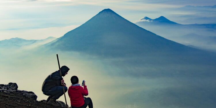 Registro de turistas al volcán Acatenango será digital