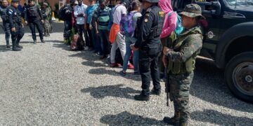 Ejército intercepta a 13 migrantes en Chiquimula