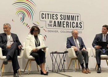 Ministro de Economía participa en el Cities Summit of the Americas