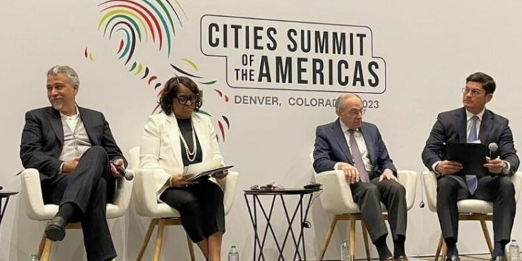Ministro de Economía participa en el Cities Summit of the Americas