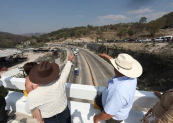 Habilitan paso a desnivel en Palencia. /Foto: Gilber García y Álvaro Interiano.