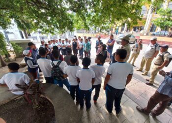 Brindan charlas informativas para prevención de enfermedades causadas por mosquitos. /Foto: MSPAS
