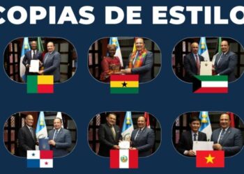 Seis embajadores presentan sus copias de estilo en Guatemala