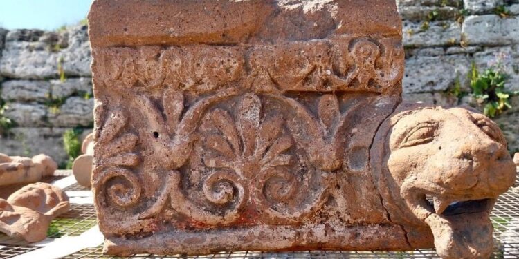Excepcional hallazgo de cientos de estatuas y altares en templo de Paestum