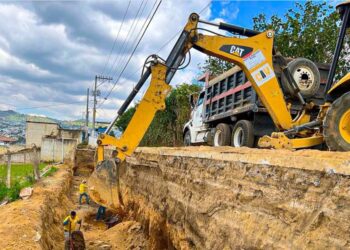 Trabajos de rehabilitación vial en Sacatepéquez