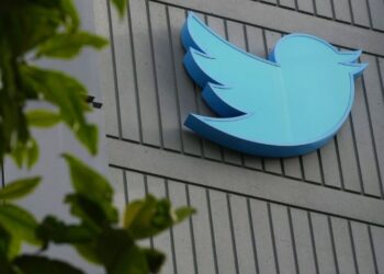Twitter permite a usuarios de pago redactar tuits de hasta 10 mil caracteres