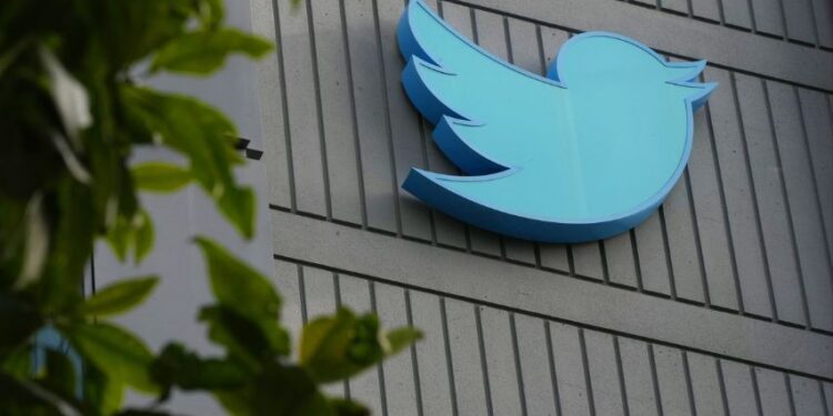 Twitter permite a usuarios de pago redactar tuits de hasta 10 mil caracteres