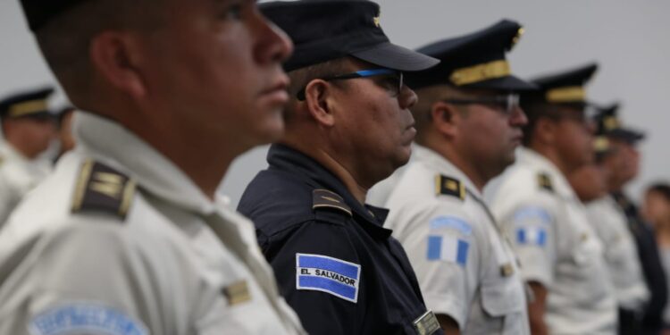 Agentes de seguridad finalizan curso sobre principios humanitarios