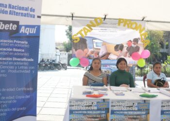 Informan sobre oferta educativa para adultos en Baja Verapaz