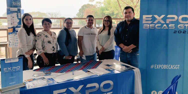 Primera Expo Becas 2023 se desarrolla en Chiquimula