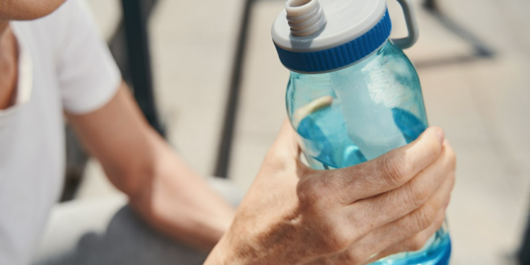 Comparten recomendaciones para evitar un golpe de calor