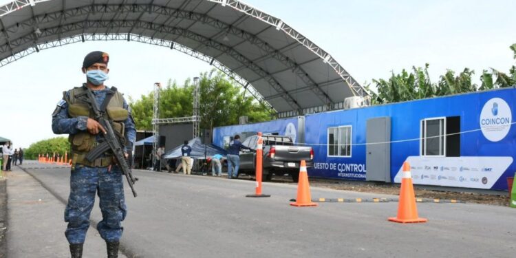 Puestos de control buscan detectar casos de defraudación aduanera. /Foto: DCA