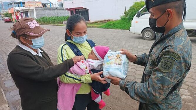 Ejército apoya en las acciones de seguridad alimentaria. /Foto: SESAN
