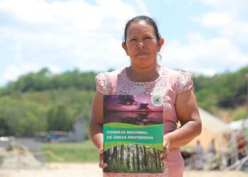 Autoridades entregaron prórroga de concesiones. /Foto: Gilber García