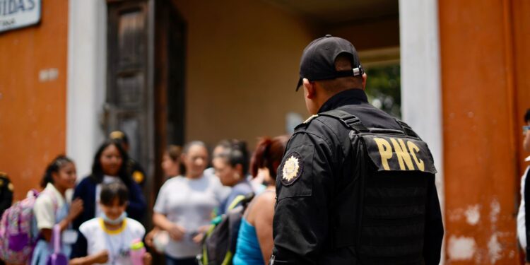 Iniciativa de escuelas seguras busca erradicar la violencia en la población estudiantil. /Foto: PNC