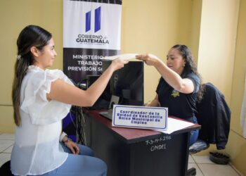 Guatemaltecas podrán optar a mejores oportunidades de empleo. /Foto: Mintrab