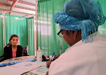 Jornadas médicas llegan a vecinos de Quiché. /Foto: Sosep