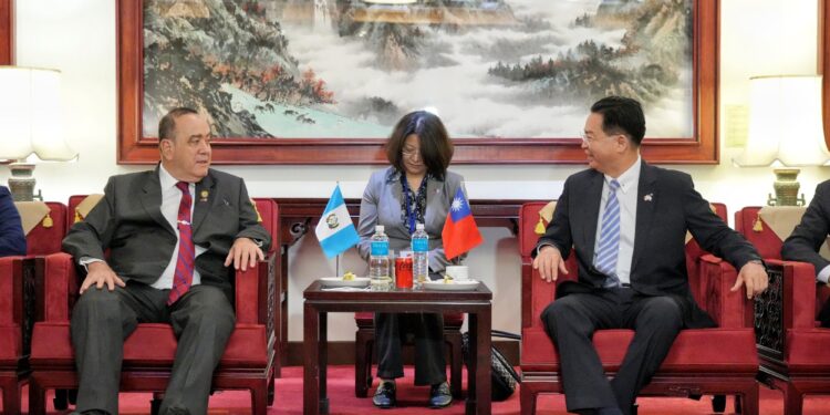 Presidente guatemalteco arriba a la República de China (Taiwán)