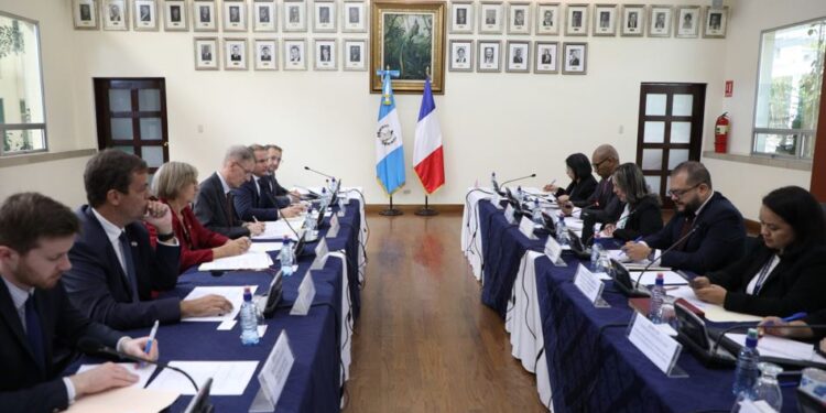 Guatemala y Francia celebran reunión de consultas políticas