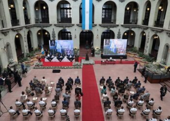 Reconocen a John C. Maxwell por su contribución a la formación de líderes guatemaltecos