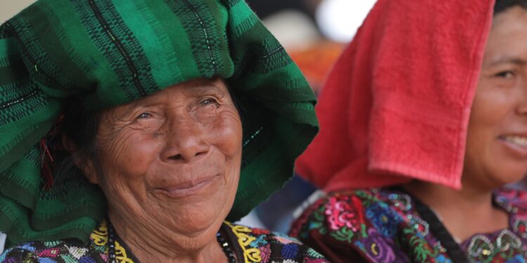 Programa del Adulto Mayor beneficia a pobladores de Baja Verapaz