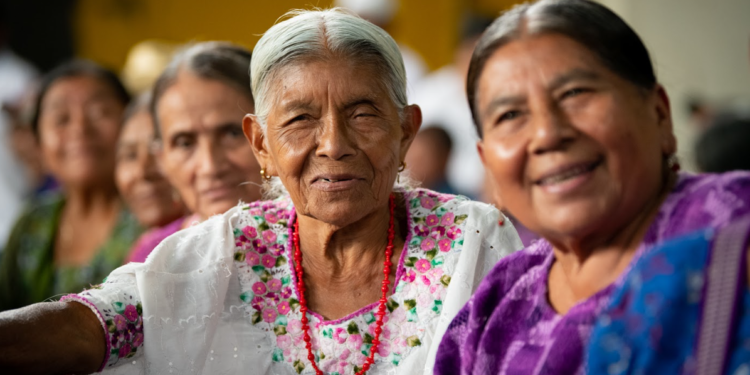 Adultos mayores fueron notificados de su ingreso al PAM en Alta Verapaz.
