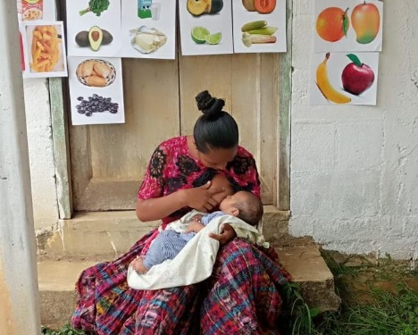 Promueven la lactancia materna en Panzós, Alta Verapaz.