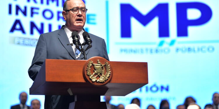 Presidente asiste al primer informe anual del Ministerio Público.