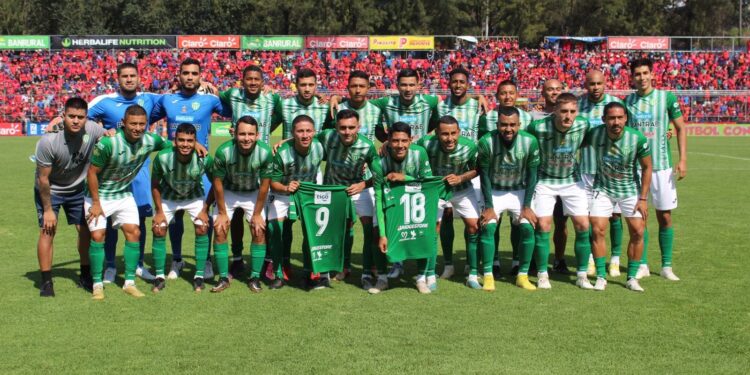 Antigua GFC apaga el infierno de El Trébol