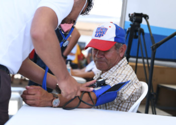 Adultos mayores recibieron atención en salud durante entrega del PAM.
