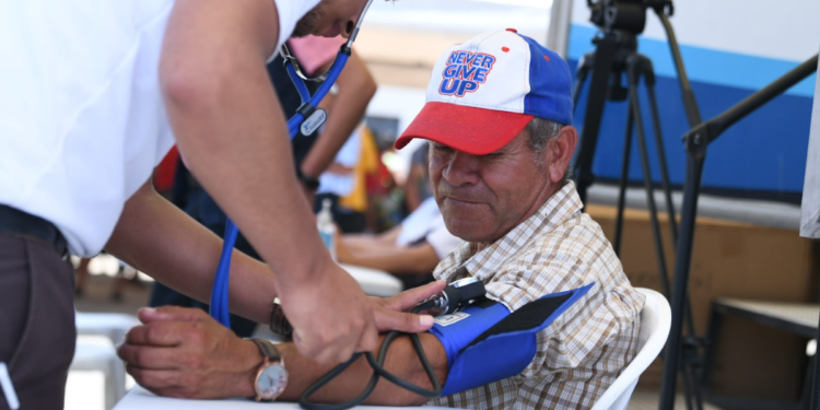 Adultos mayores recibieron atención en salud durante entrega del PAM.