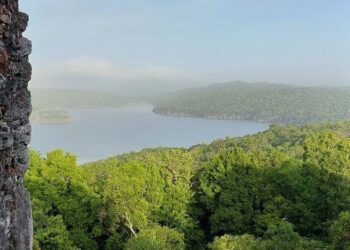 Capacitan a estudiantes de Quiché para recuperar áreas forestales