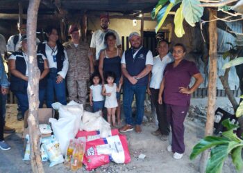 Reservistas militares apoyan en la entrega de paquetes nutricionales
