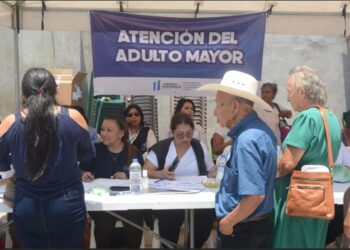 Atención con jornada de salud al adulto mayor.