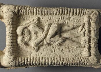 Primeros besos documentados se dieron en Mesopotamia hace 4 mil 500 años