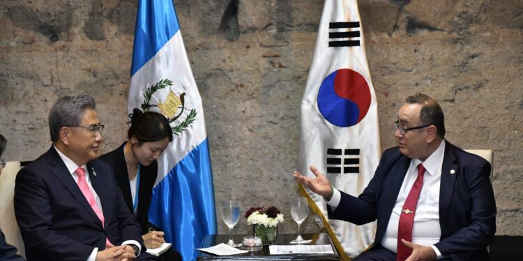 Mandatario sostiene reunión bilateral con canciller de Corea del Sur
