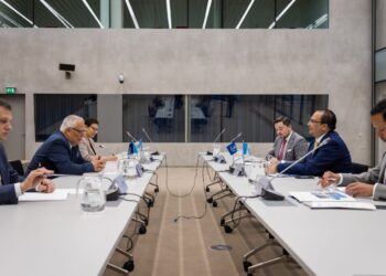 Canciller guatemalteco se reúne con el presidente de la CPI