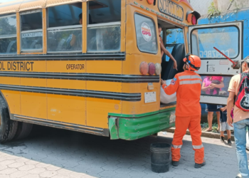 Familias albergadas por actividad volcánica regresan a sus hogares